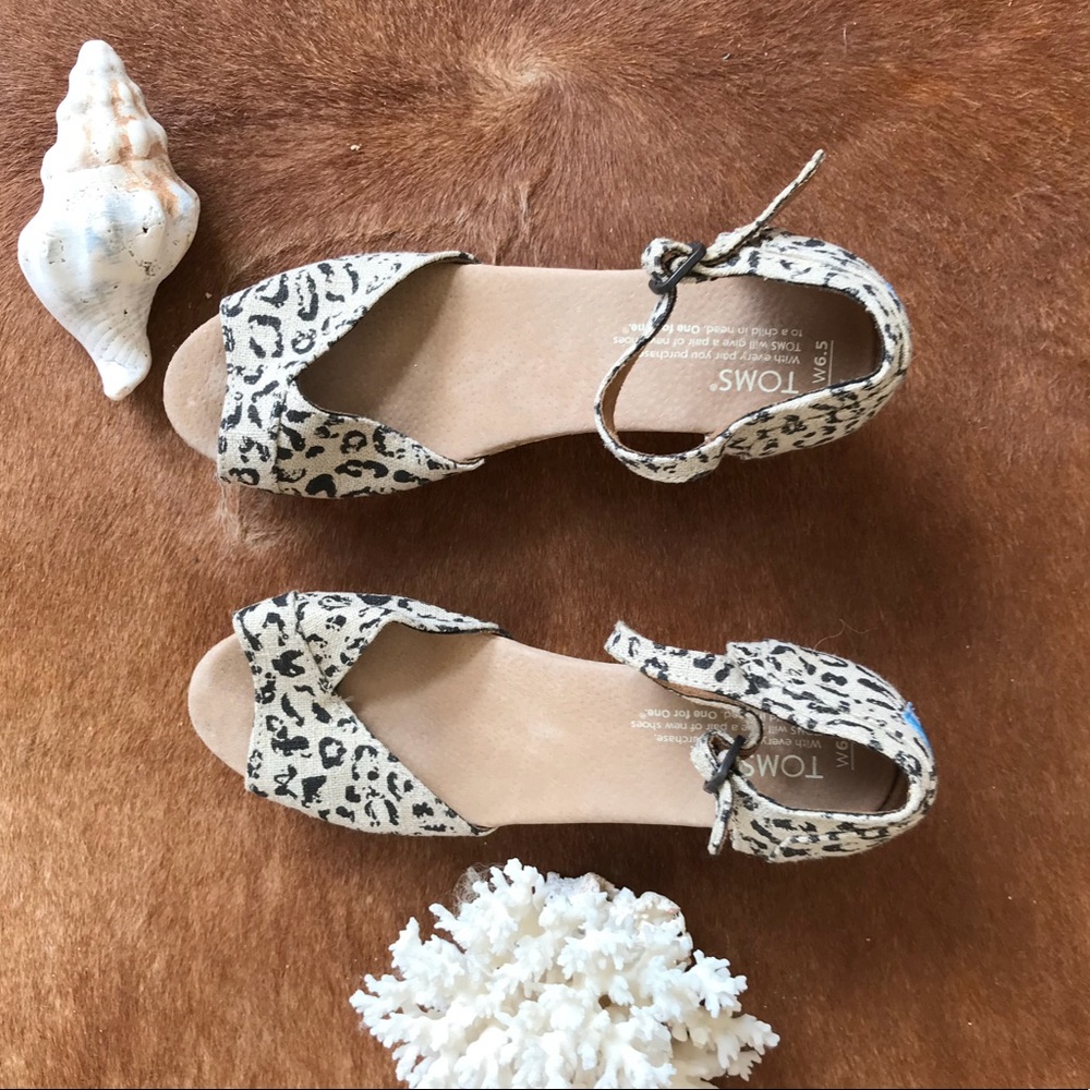 Tom platform sandals